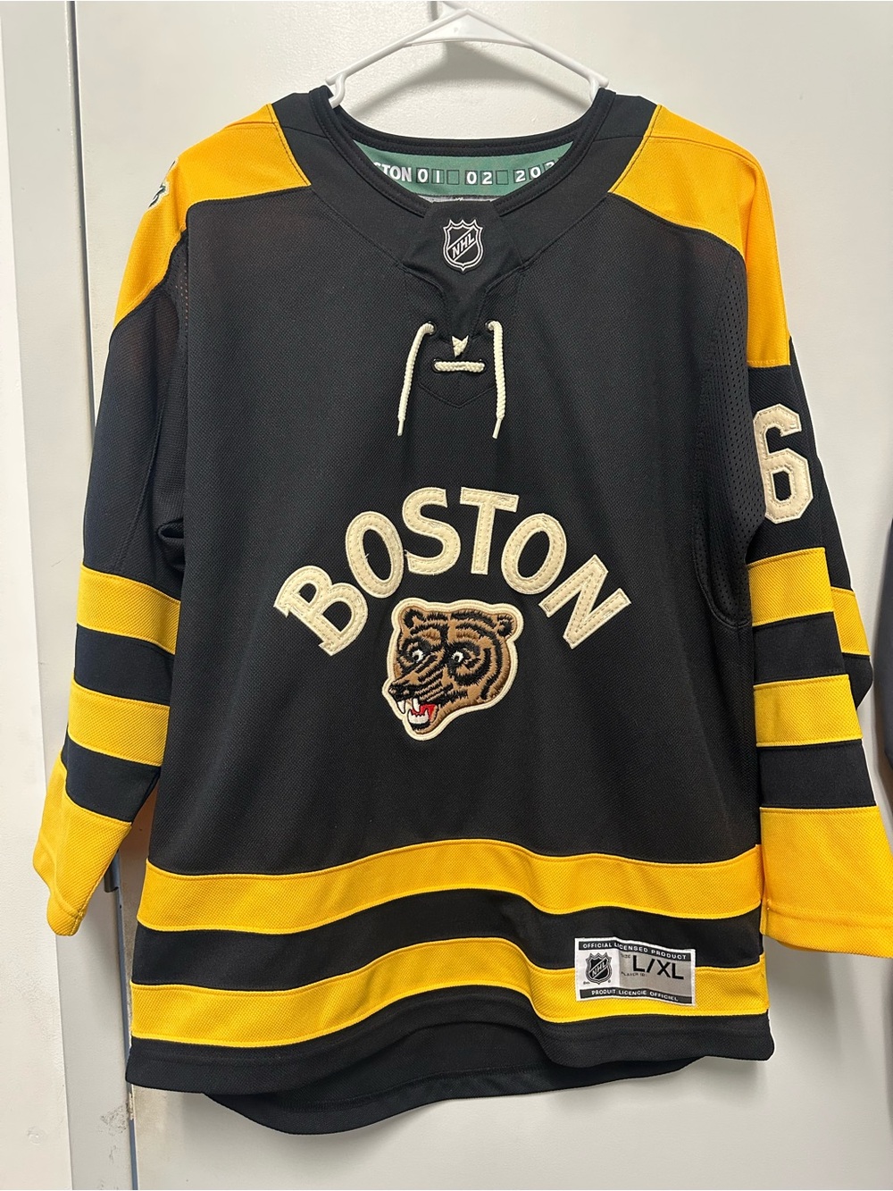 Boston Bruins Brad Marchand #63 Youth L/XL NHL Hockey Jersey Winter Classic